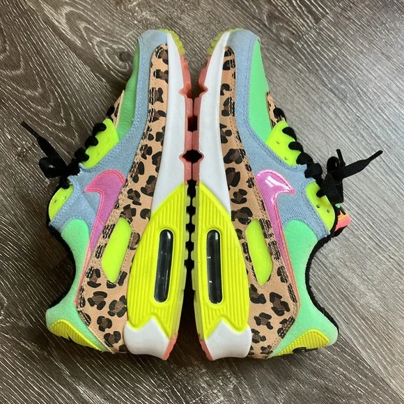 Nike - Picture 8 of 17